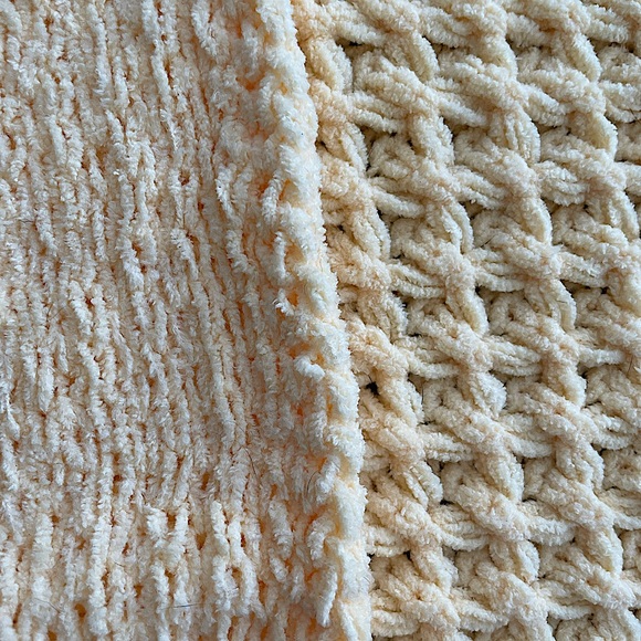 Thick Knit Throw Blanket - Picture 5 of 5